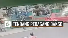 Video seorang pria menendang pedagang bakso keliling viral di media sosial.