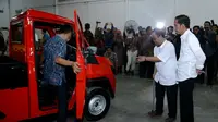 Jokowi di pabrik Kiat Motor, Solo, Jawa Tengah, Minggu (17/9/2017). (Liputan6.com/Ahmad Romadoni)