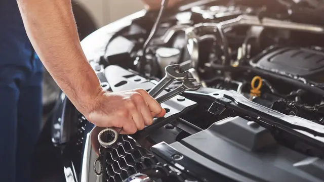 Aki Mobil yang Rusak