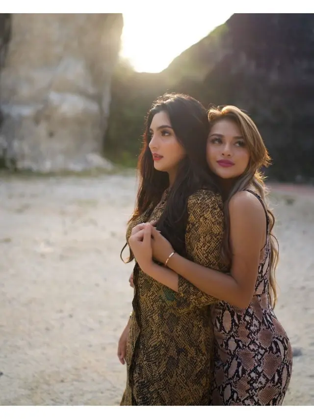 Gaya Ashanty dan Aurel Hermansyah Saat Memakai Baju Motif Ular