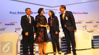 Komisaris Utama Bank Mandiri, Wimboh Santoso bersama Menkeu Sri Mulyani, Menteri BUMN Rini Soemarno dan Dirut Bank Mandiri Kartika Wirjoatmodjo (ki-ka) berbincang usai pembukaan MIF 2017 di Jakarta, Rabu (8/2). (Liputan6.com/Angga Yuniar)