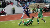 Duel PSIS vs PSMS di Stadion Moch. Soebroto, Magelang, Minggu (15/4/2018). (Bola.com/Ronald Seger Prabowo)