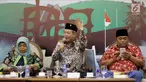 Anggota Komisi XI F-PDIP Hendrawan Supratikno (tengah) bersama Waketum Partai Gerindra Arief Poyuono dan Pengamat Ekonomi INDEF Enny Sri Hartati saat diskusi Dialektika Demokrasi di Jakarta, Kamis (11/10). (Liputan6.com/JohanTallo)