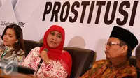 Mensos Khofifah Indar Parawansa (tengah) menjadi pembicara diskusi 'Menguak Tabir Prostisusi Anak' di Jakarta, Kamis (15/9). Diskusi membahas praktik prostistusi online sesama jenis yang melibatkan anak di bawah umur (Liputan6.com/Immanuel Antonius)