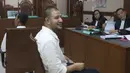 Pesohor Muhammad Ammar Akbar alias Ammar Zoni saat dihadirkan secara langsung pada persidangan terkait kasus peredaran narkotika di dalam Lembaga Pemasyarakatan (Lapas) Salemba di Pengadilan Negeri Jakarta Pusat, Kamis (18/12/2025). (merdeka.com/Arie Basuki)