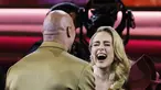 Adele bergembira saat bertemu dengan Dwayne Johnson selama acara GRAMMY Awards ke-65 di Crypto.com Arena di Los Angeles, California pada 5 Februari 2023. Adele mengalahkan deretan musisi-musisi ternama lainnya, seperti Doja Cat, Harry Styles, Lizzo, Steve Lacy, dan Bad Bunny. (Kevin Winter/Getty Images for The Recording Academy /AFP)
