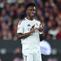 Penyerang Real Madrid, Vinícius Júnior, menunjukkan angka 15 selama pertandingan sepak bola Liga Spanyol antara FC Barcelona dan Real Madrid CF di Stadion Camp Nou, Barcelona, pada 10 Mei 2026. (Josep LAGO / AFP)