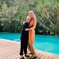 Simak gaya kompak pada outfit Lebaran sejumlah selebriti tanah air bersama keluarga (Foto: instagram/bclsinclair)