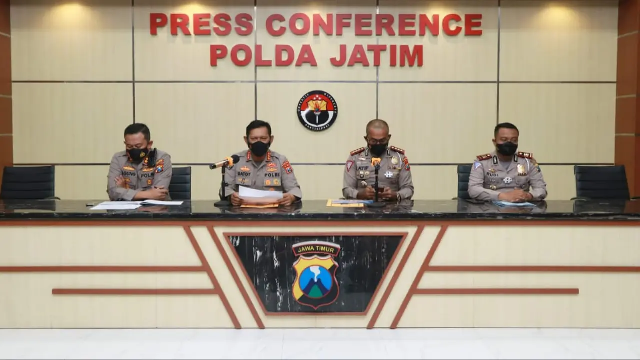 Polda Jatim membeber penetapan tersangka sopir Vanessa Angel. (Dian Kurniawan/Liputan6.com)
