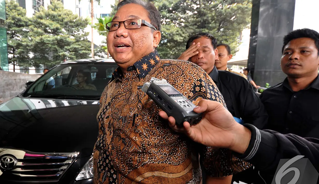 Menkop dan UKM AA Gede Ngurah Puspayoga mendatangi KPK untuk menyerahkan laporan harta kekayaan  penyelenggara negara (LHKPN), Jakarta, Senin (10/11/2014) (Liputan6.com/MIftahul Hayat)