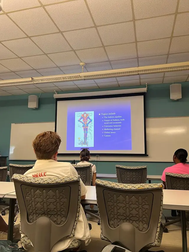 8 Potret Beby Tsabina Kuliah di Western Michigan University, Pamer Suasana Kampus