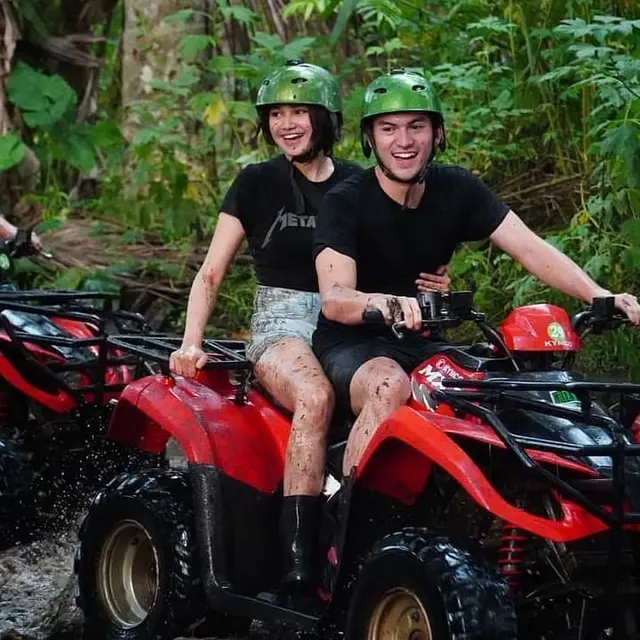 7 Momen Liburan Syifa Hadju dan Rizky Nazar di Bali, Seru Main ATV