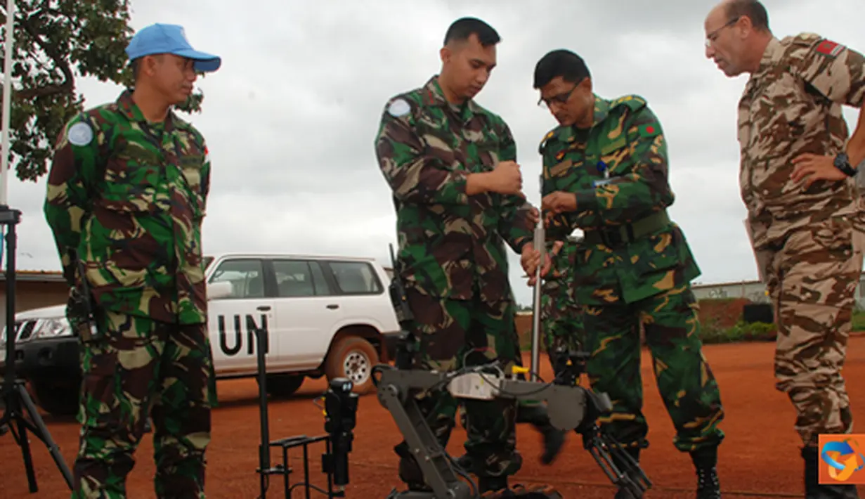 Citizen6, Kongo: Di akhir kunjunganya Letkol Delower meminta kepada Wadansatgas untuk mendemontrasikan satu unit Mobil EOD dan Robotnya yang dimiliki oleh Kontingen Indonesia. (Pengirim: Badarudin Bakri)