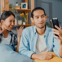 Kenali cara menentukan batasan posting hubungan di media sosial. (Foto/Dok: freepik.com/tirachardz)