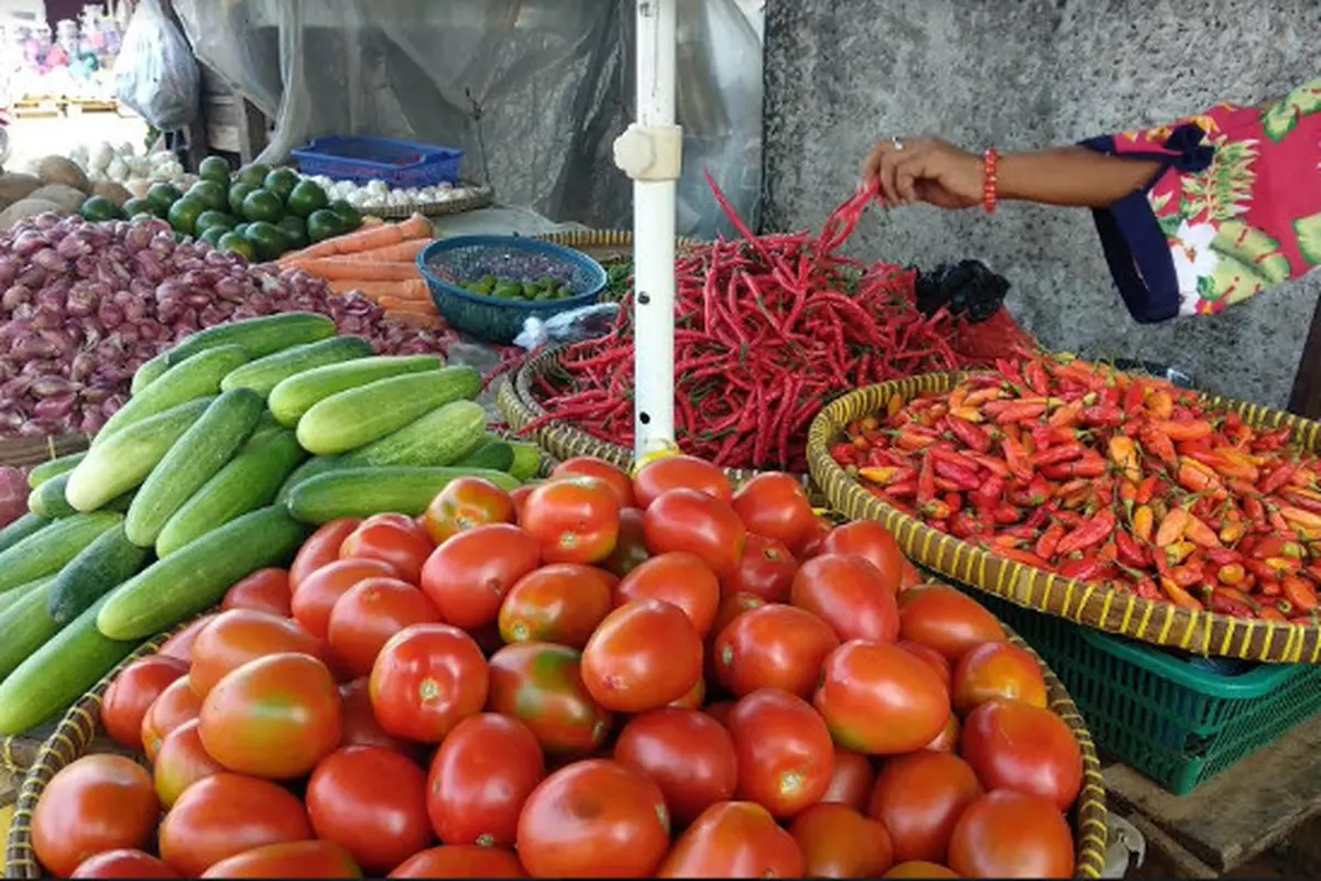 Harga tomat dan harga cabai naik. (Foto: Liputan6.com/Maulandy R)