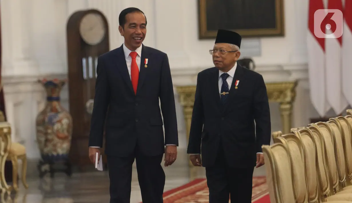 Presiden Joko Widodo dan Wapres Ma'ruf Amin bersiap memperkenalkan Wakil Menteri Kabinet Indonesia Maju di Istana Merdeka, Jakarta, Jumat (25/10/2019). 12 Wakil Menteri datang dari berbagai macam latar belakang dengan harapan dapat membantu kerja para menteri. (Liputan6.com/Angga Yuniar)