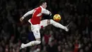 Pemain Arsenal, Mesut Ozil menambah pundi gol bagi Arsenal saat bersua Watford pada lanjutan liga Inggris pekan ke-3 di Vicarage Road Stadium (27/8/2016). Arsenal menang 3-0.(AFP/Adrian Dennis)