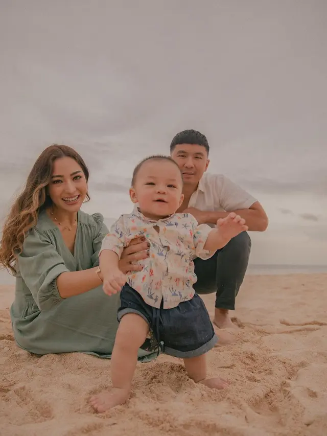 Nikita Willy bersama keluarga kecilnya (Instagram/nikitawillyofficial94)