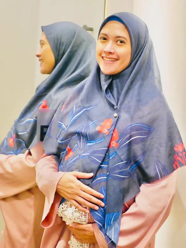 Hamil Anak Kedua, Ini 6 Potret Adhitya Putri Istri Ridwan Ghany Pamer Baby Bump