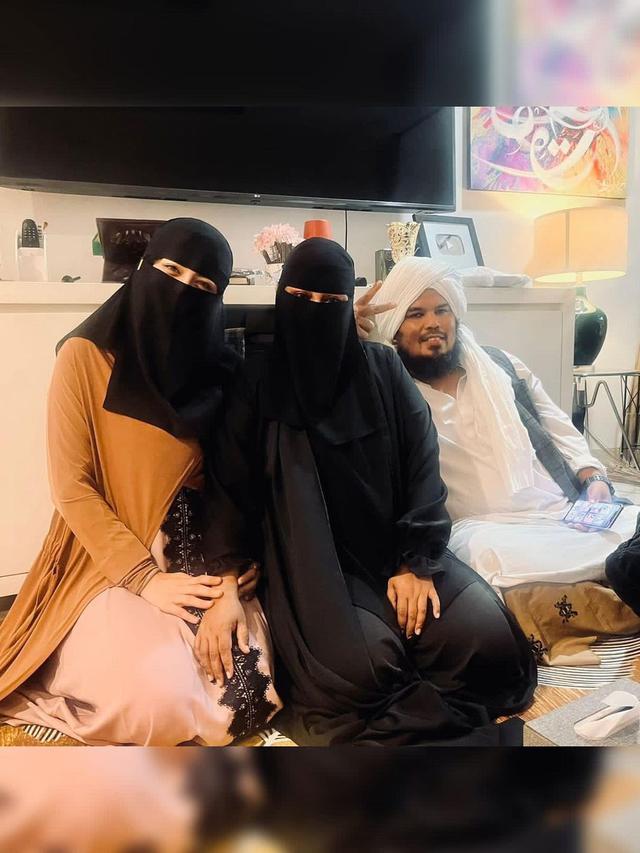 6 Potret Gaya Ratu Rizky Nabila Bercadar, Dicibir Masih Pakai Celana Jeans