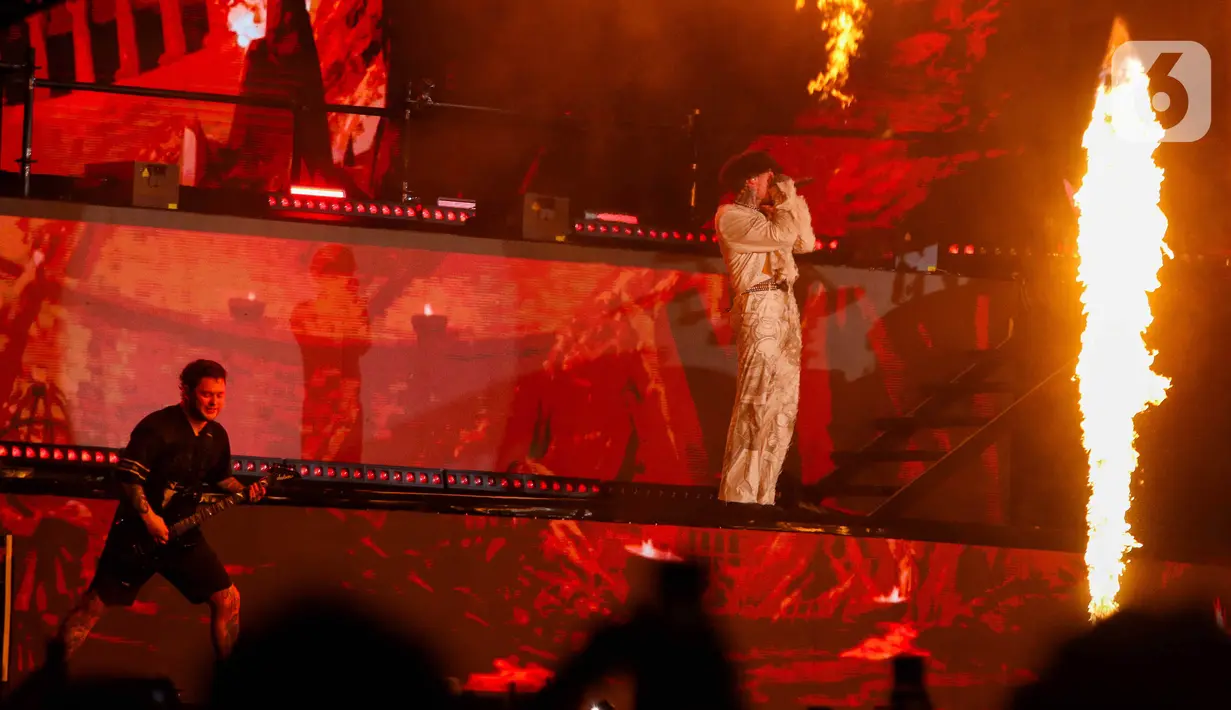 Kingslayer merupakan lagu yang sangat dinantikan oleh penggemar Bring Me The Horizon. Aransemen lagu Kingslayer menyuguhkan perpaduan dua karakter musik metal yang berbeda. (Liputan6.com/Herman Zakharia)