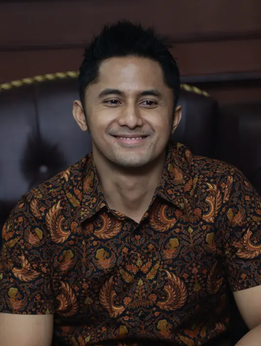 "Saya baru pulang dari Malaysia, pemerintah di sana support terhadap produser lokal, laku ga laku 2 minggu. Jumlah bioskop rata semua. Enak juga ya di sana. Makanya kedatangan kami ke sini ingin curhat," ungkap Hengky. (Andy Masela/Bintang.com)
