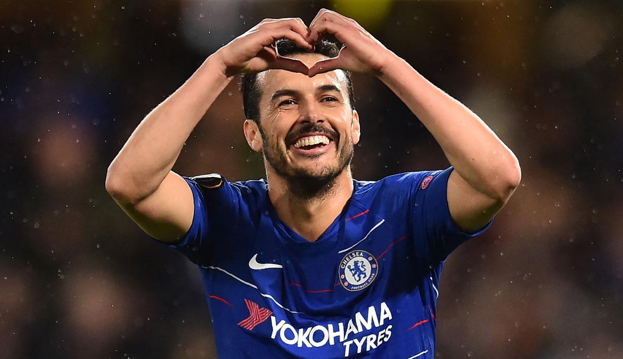 Pedro - Rekan Pique di Timnas Spanyol ketika menjuarai Piala Dunia 2010 ini juga menyumbangkan piala Liga Champion untuk Barcelona pada tahun 2015. Setelah itu ia pindah ke Chealsea dan mampu mengantongi juara Liga Inggris musim 2016/2017. (Foto: AFP/Glyn Kirk)