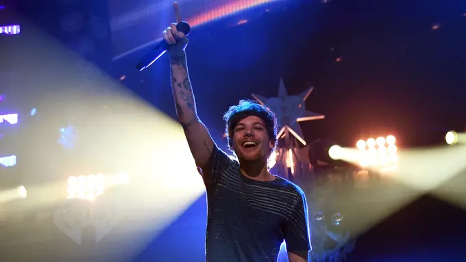 [Bintang] Louis Tomlinson Bersolo Karier karena Tak Sengaja