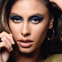 Valerie Teresa Thomas adalah model keturunan India, Filipina, Belanda, Indramayu dan Lampung. Putri dari pasangan Jeremy Thomas dan Ina Indayanti ini juga meniti karier sebagai aktris film. (Liputan6.com/IG/@valerieethomas)
