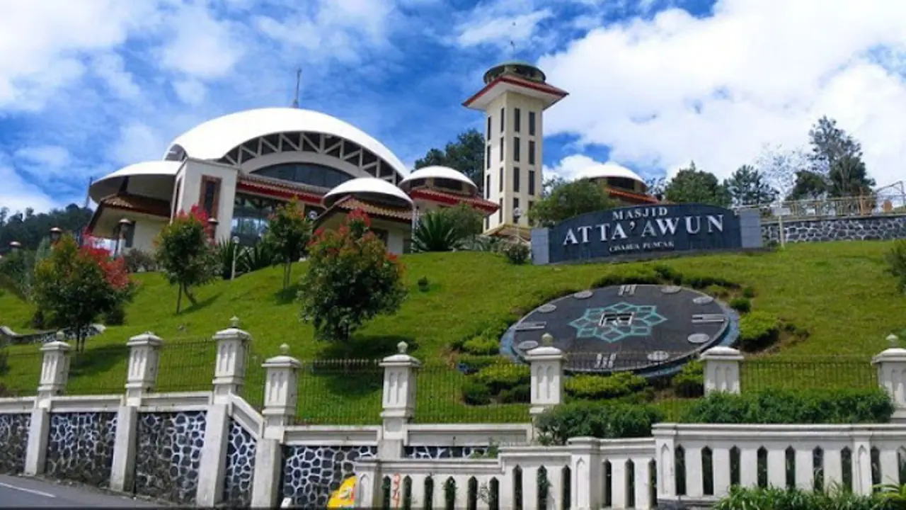 Kisah Inspiratif di Balik Indahnya Mesjid At-Ta’awun, Puncak