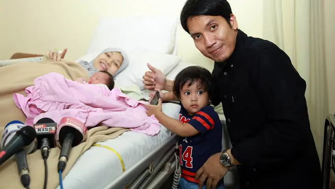 [Bintang] Natasha Rizky dan Desta