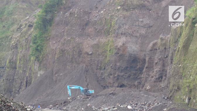 Pertambangan galian C di kaki gunung Merapi. (foto: Liputan6.com/edhie prayitno ige)