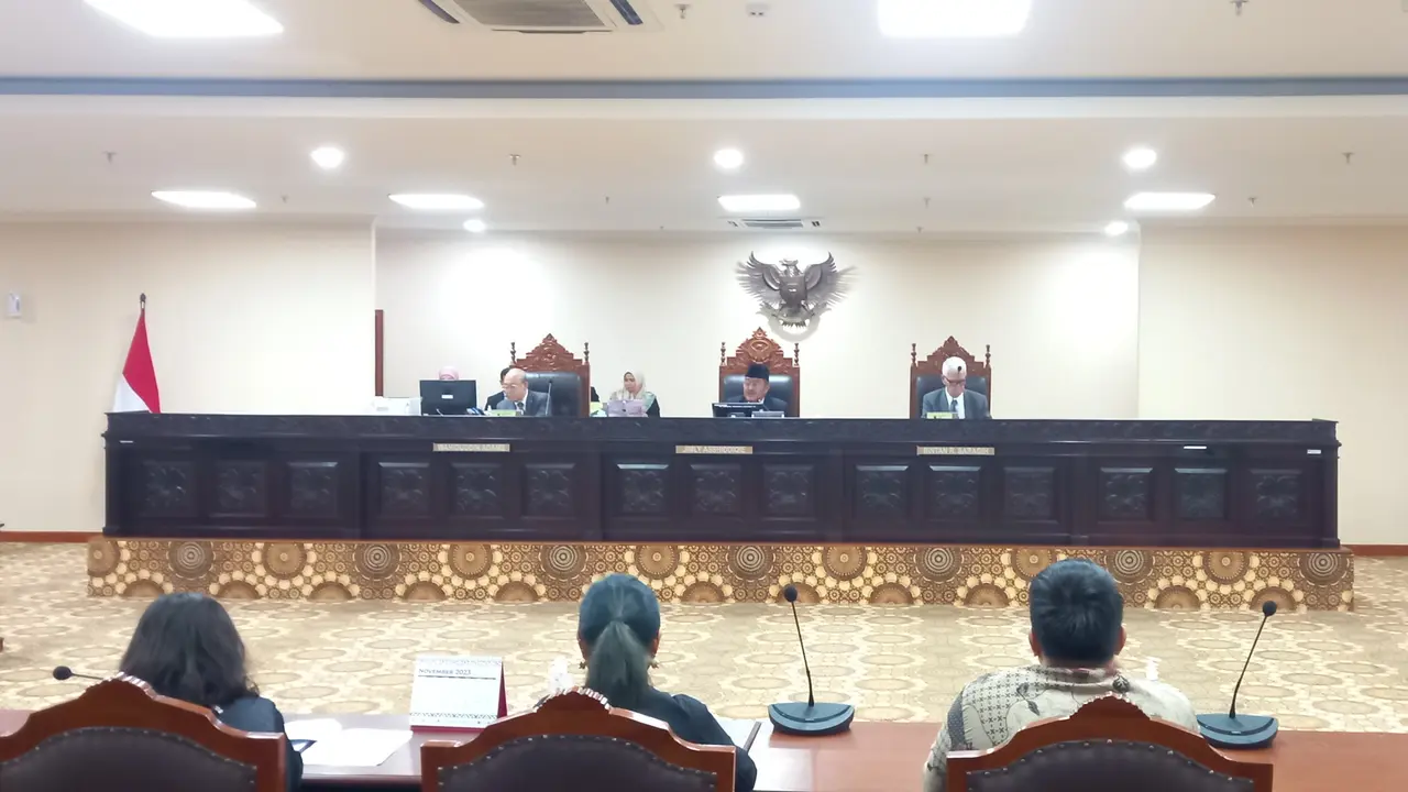 Majelis Kehormatan Mahkamah Konstitusi atau MKMK menggelar sidang dugaan pelanggaran kode etik terhadap Ketua MK Anwar Usman.