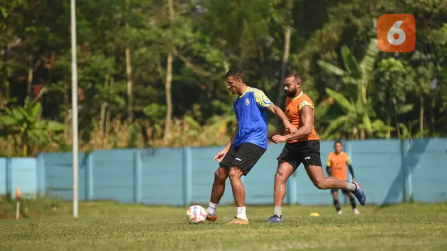 Pemain Arema, Yann Motta (Rompi Biru)