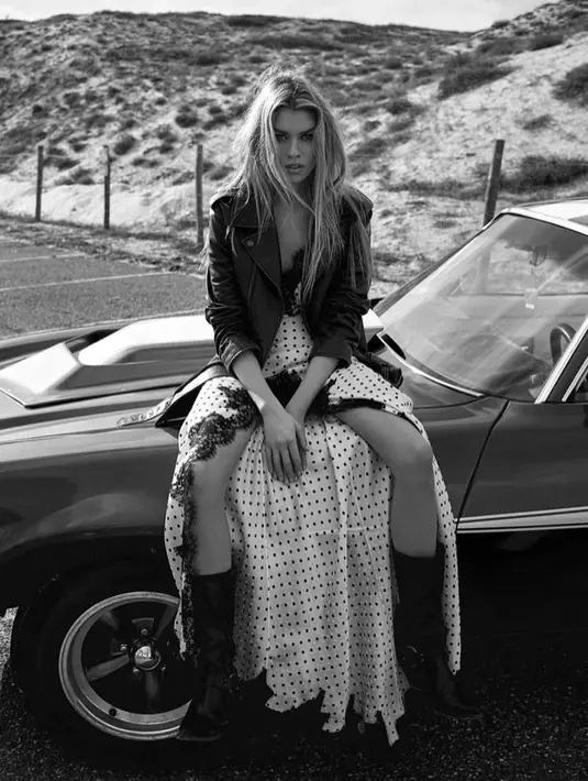 Stella sendiri sudah keluar dari rumah Kristen yang berada di Los Angeles. Ia ingin miliki waktu sendiri sementara. (instagram/stellamaxwell)