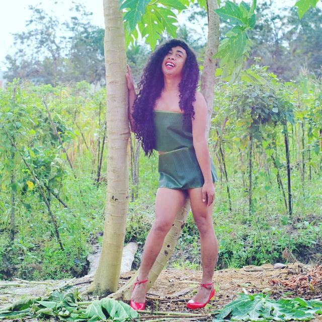 6 Pemotretan Nyeleneh Mimi Peri di Alam Bebas Ini Bikin Ngakak