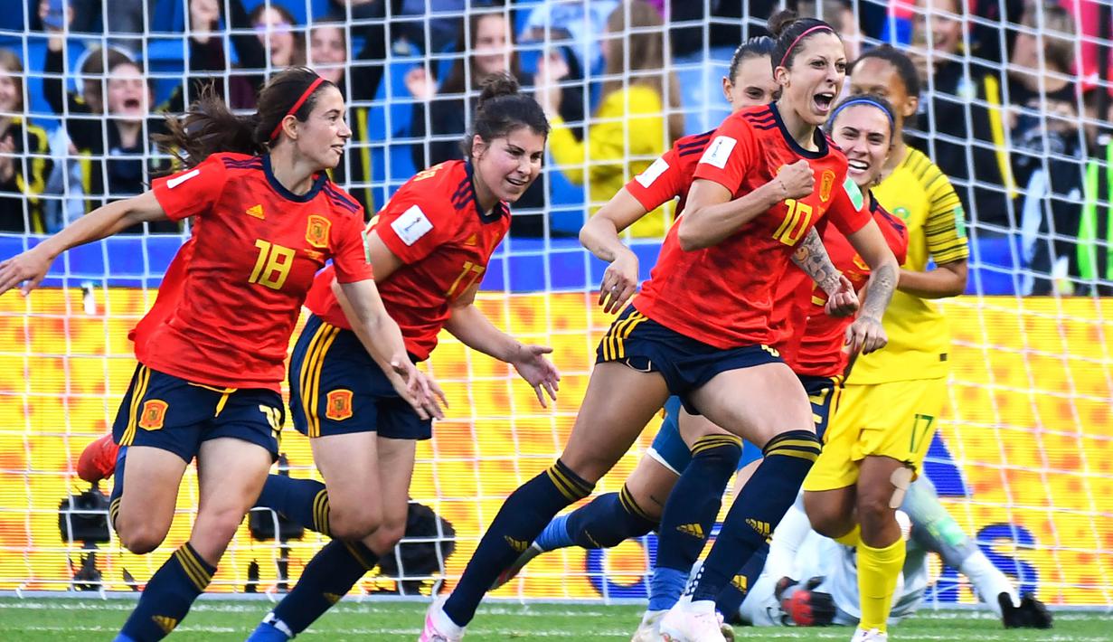 Para pemain Spanyol merayakan gol yang dicetak Jennifer Hermoso ke gawang Afrika Selatan pada laga Piala Dunia Wanita 2019 di Stadion Oceane, Le Havre, Sabtu (8/6). (AFP/Damien Meyer)