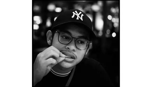 Jarang Tersorot, Ini 6 Potret Raja Adik Prilly Latuconsina yang Beranjak Dewasa