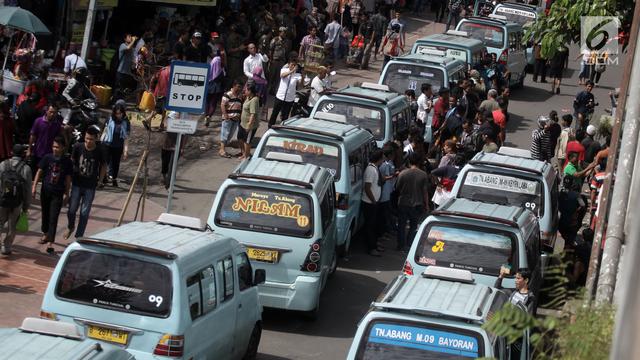 Tolak Jalan Jatibaru Ditutup, Sopir Angkot Tanah Abang Kembali Demo