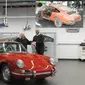 Porsche 911 langka lansiran 1964 yang awalnya rusak dan penuh karat kini tampil memukau setelah direstorasi selama tiga tahun. (Carscoops)