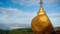 Mitos Rambut Buddha di Golden Rock Myanmar