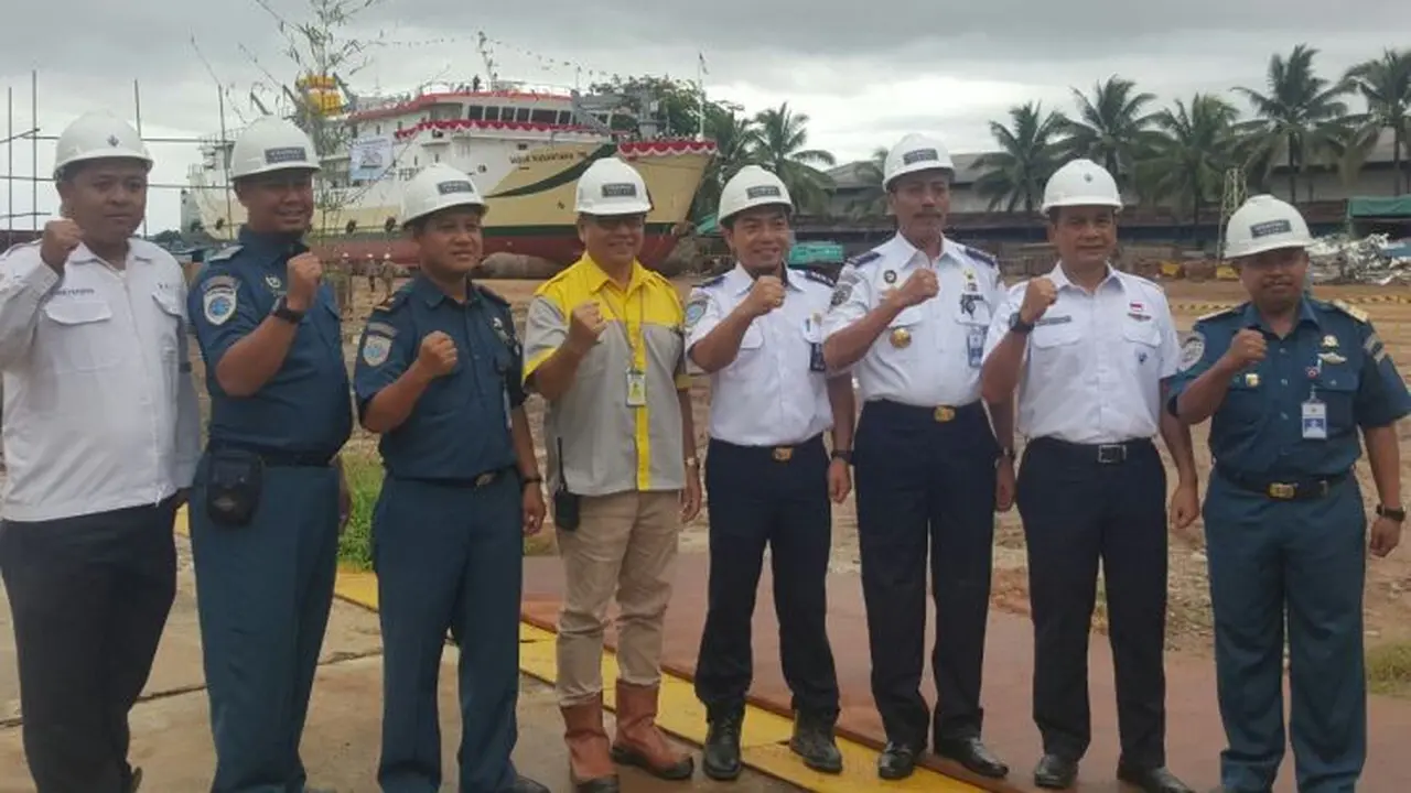KM Sabuk Nusantara 76 diluncurkan dari galangan pembuatnya yaitu galangan kapal PT Staedfas Marine Pontianak. ( Dokumentasi Kemenhub)