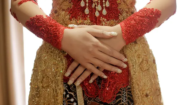 9 Jenis Kain Brokat yang Bagus Buat Kebaya, Bikin Momen Spesial Makin Tak Terlupakan