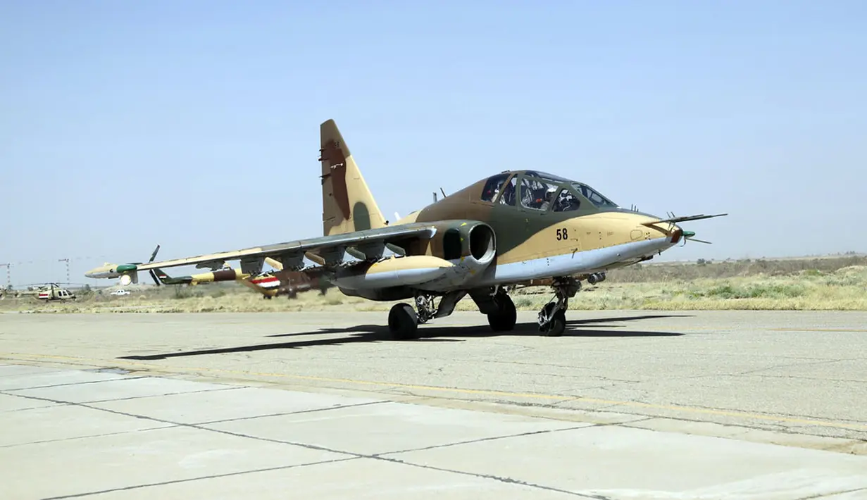 Pesawat Sukhoi Su-25 bekas Rusia ini belum bisa beroperasi optimal. Hal ini dikarenakan rudal Sukhoi-25 tidak cocok dengan Hellfire yang dimiliki Irak, (1/7/2014). (REUTERS/Stringer) 