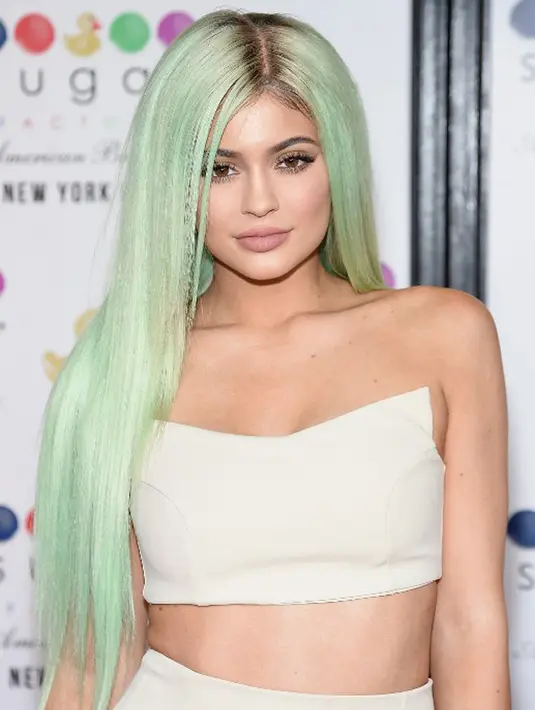 Hubungan yang telah kandas nampaknya tak menjadi jaminan untuk tak memiliki rasa cinta lagi dengan sang mantan pacar. Seperti Kylie Jenner yang kabarnya masih memikirkan sosok Tyga walaupun sudah putus. (AFP/Bintang.com)