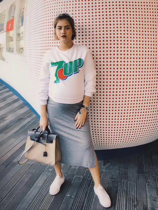 (Instagram/mythalestari)