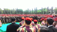 Aksi Kocak Jokowi Ikut Yel-Yel Prajurit Kopassus