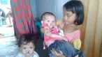 Tiga anak ditinggalkan ibunya di sebuah pondok dekat kolam ikan, diketahui ibunya pergi bersama lelaki lain.