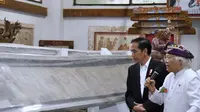 Pengakuan Jokowi Kagumi Lukisan Seniman Ternama Bali 