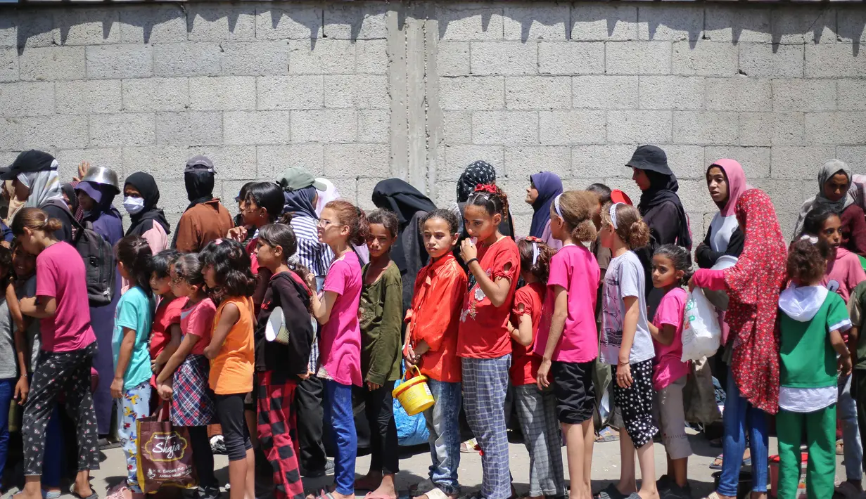 Dalam pernyataan resminya pada Minggu 13 Juli 2025, Badan PBB untuk Pengungsi Palestina (UNRWA) memperingatkan adanya lonjakan tajam kasus malnutrisi di Jalur Gaza. (Eyad BABA/AFP)